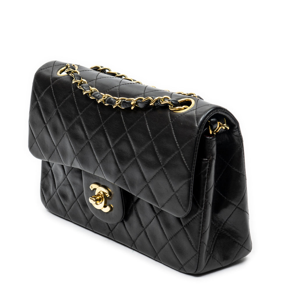 Shoulder Bag Classic Double Flap 23 Black Quilted Lambskin Leather