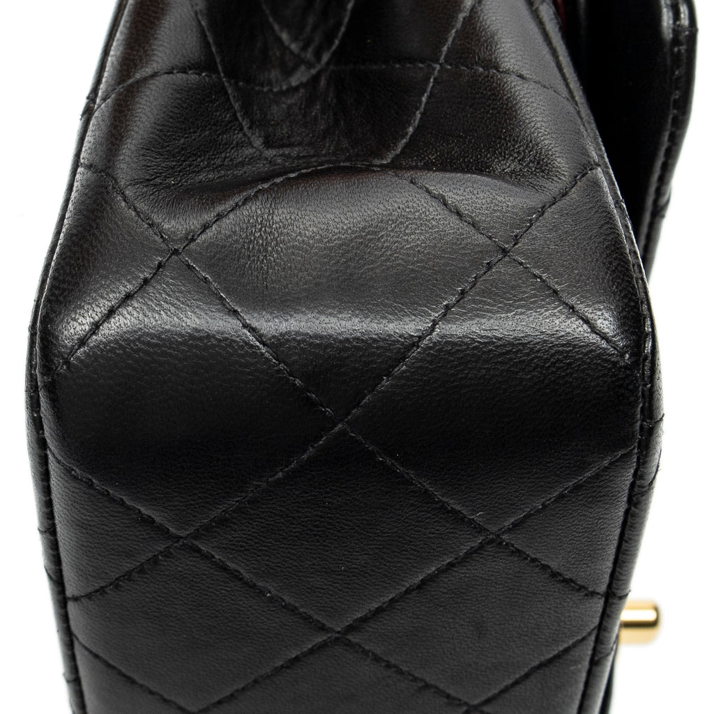 Shoulder Bag Classic Double Flap 23 Black Quilted Lambskin Leather