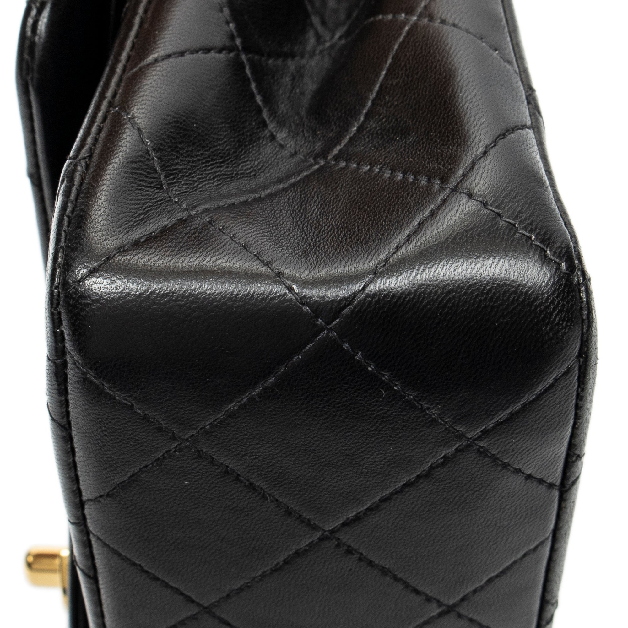 Shoulder Bag Classic Double Flap 23 Black Quilted Lambskin Leather
