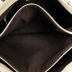 Bolso de hombro mediano Abbey Tote con anilla en D y monograma de lona en color marfil