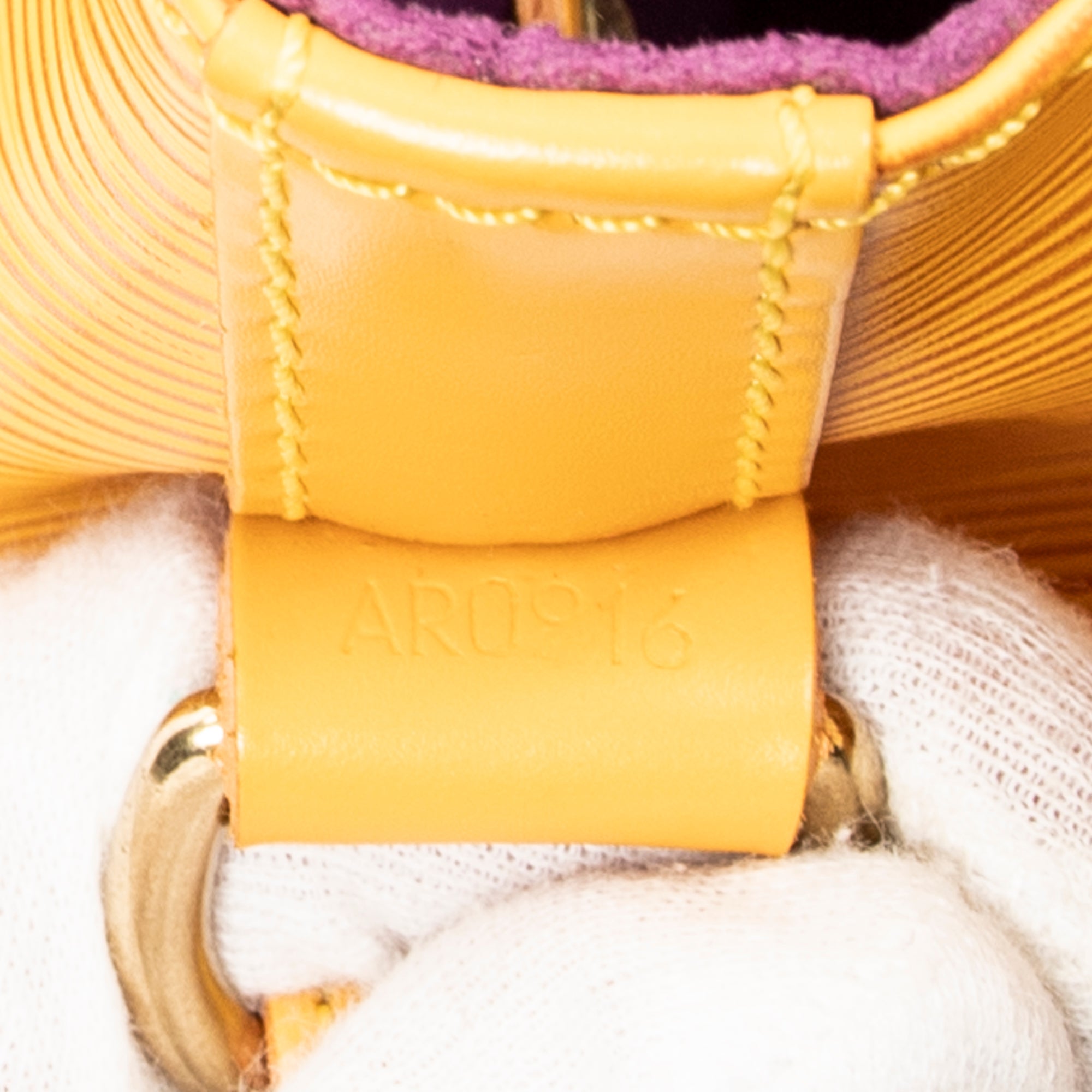 Shoulder Bag Noe GM Yellow Epi