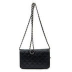 Bolso al hombro Cambon Ligne Cartera con cadena de piel de becerro acolchada negra