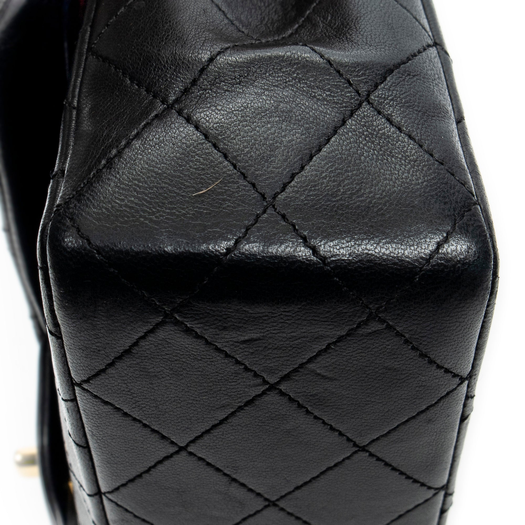 Bolso de Hombro Clásico Doble Solapa 26 Piel de Cordero Acolchada Negra