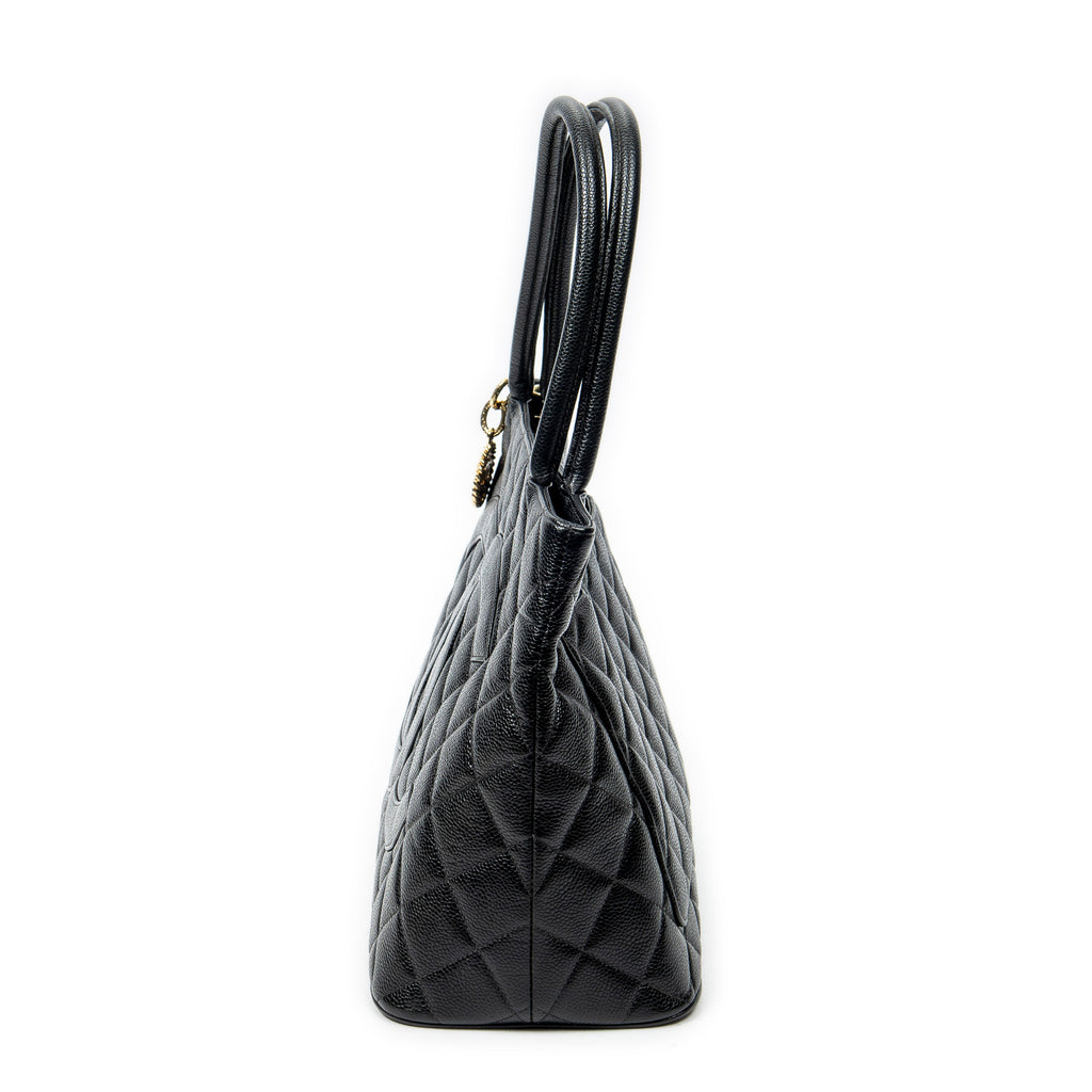 Bolso de hombro Timeless Medallion Tote de cuero caviar acolchado negro