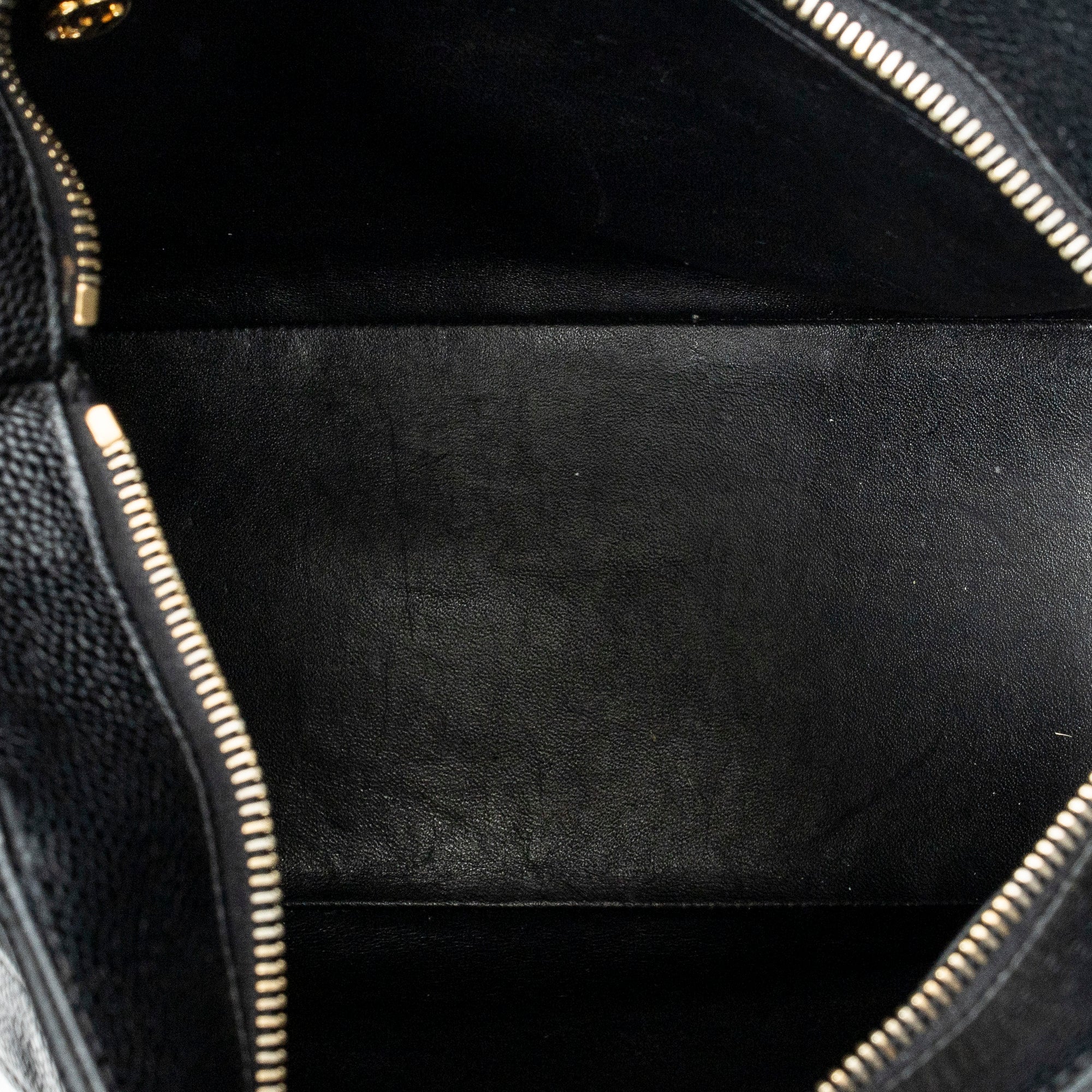 Bolso de hombro Timeless Medallion Tote de cuero caviar acolchado negro