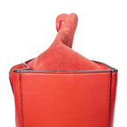 Bolso de hombro mediano Trapeze de piel de becerro granulada roja