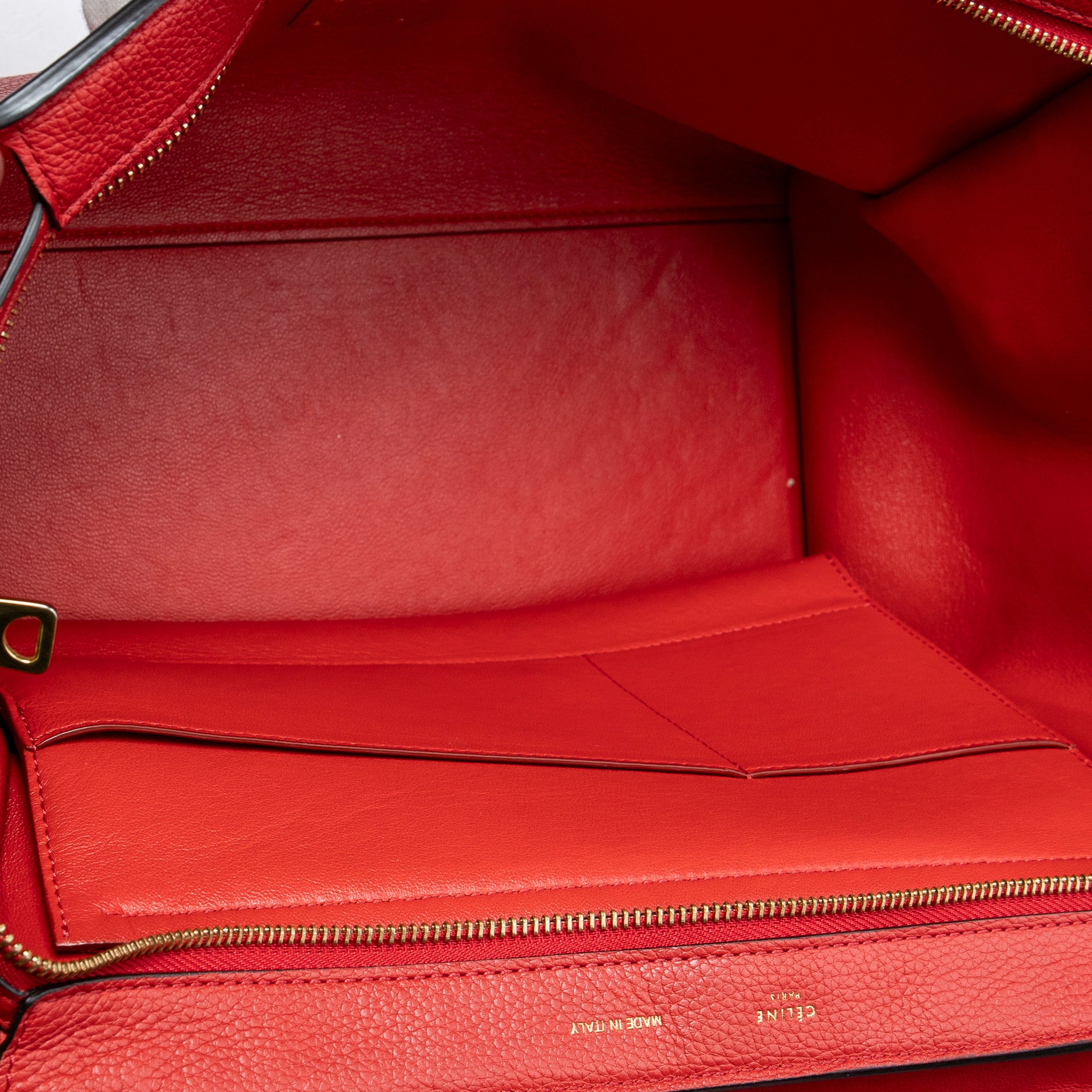 Bolso de hombro mediano Trapeze de piel de becerro granulada roja