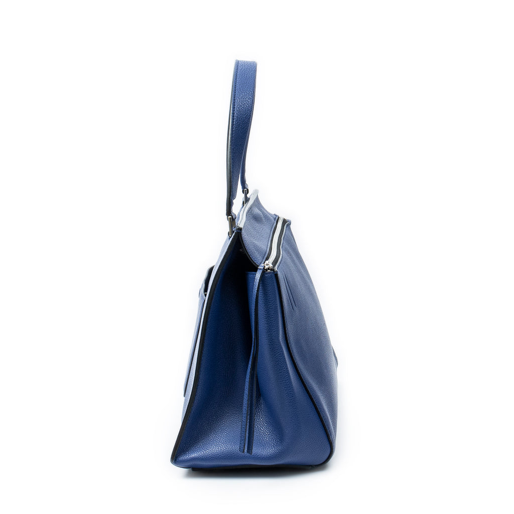 Bolso de hombro mediano Edge Bag de piel de becerro granulada azul