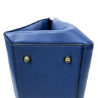 Bolso de hombro mediano Edge Bag de piel de becerro granulada azul