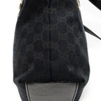 Bolso de hombro Charmy Bucket Tote de lona monogramada negra