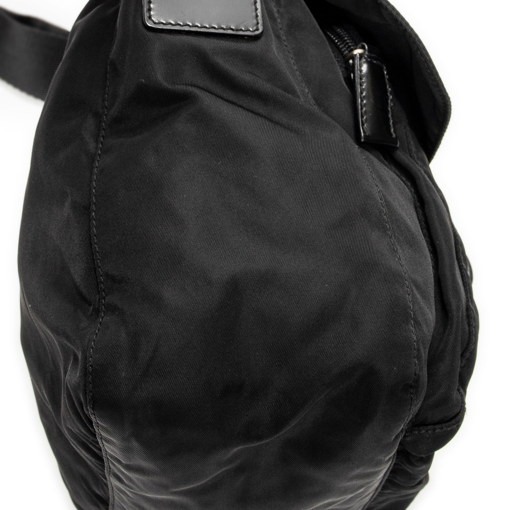 Prada - Sac bandoulière à rabat et petite boucle - Noir