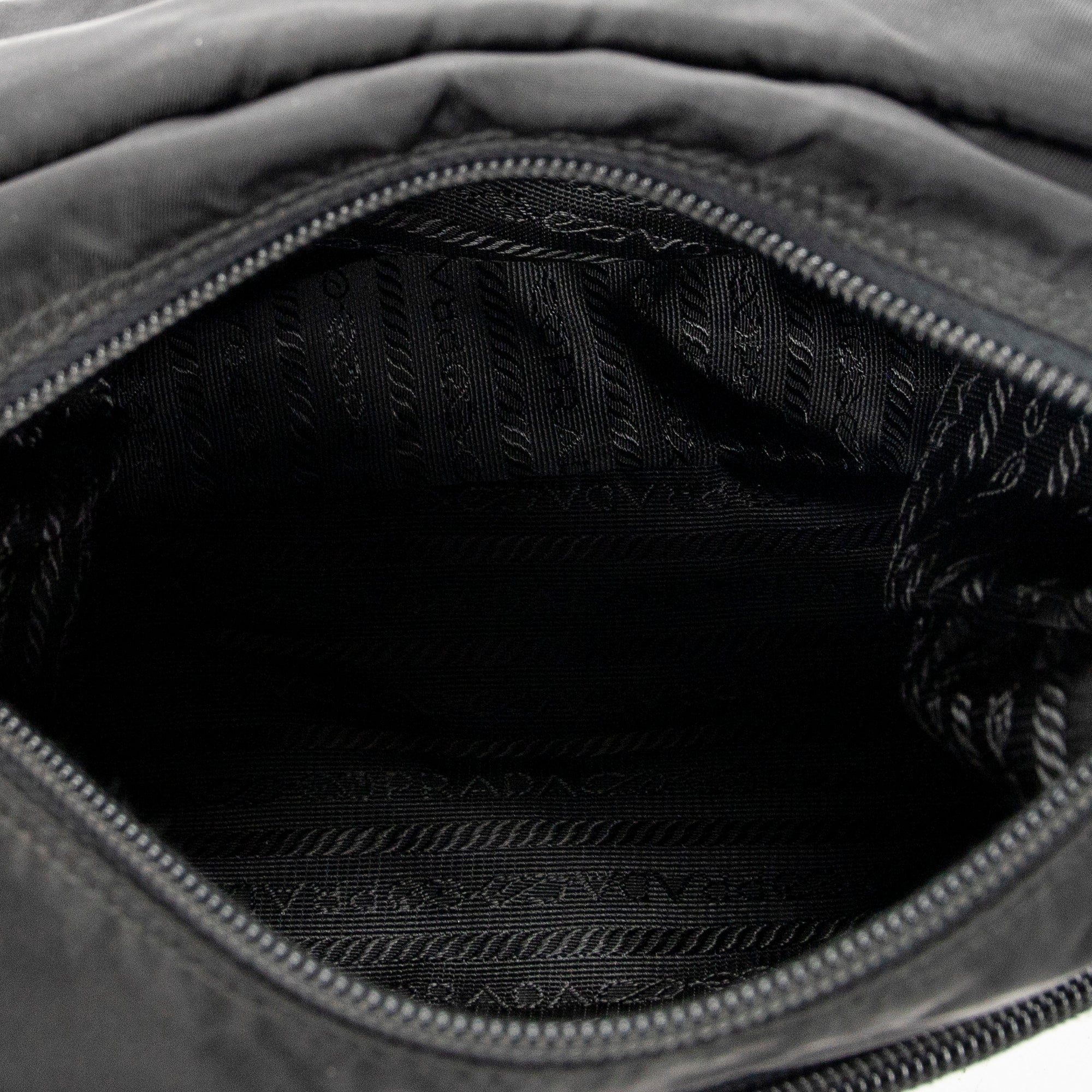 Prada - Sac bandoulière à rabat et petite boucle - Noir