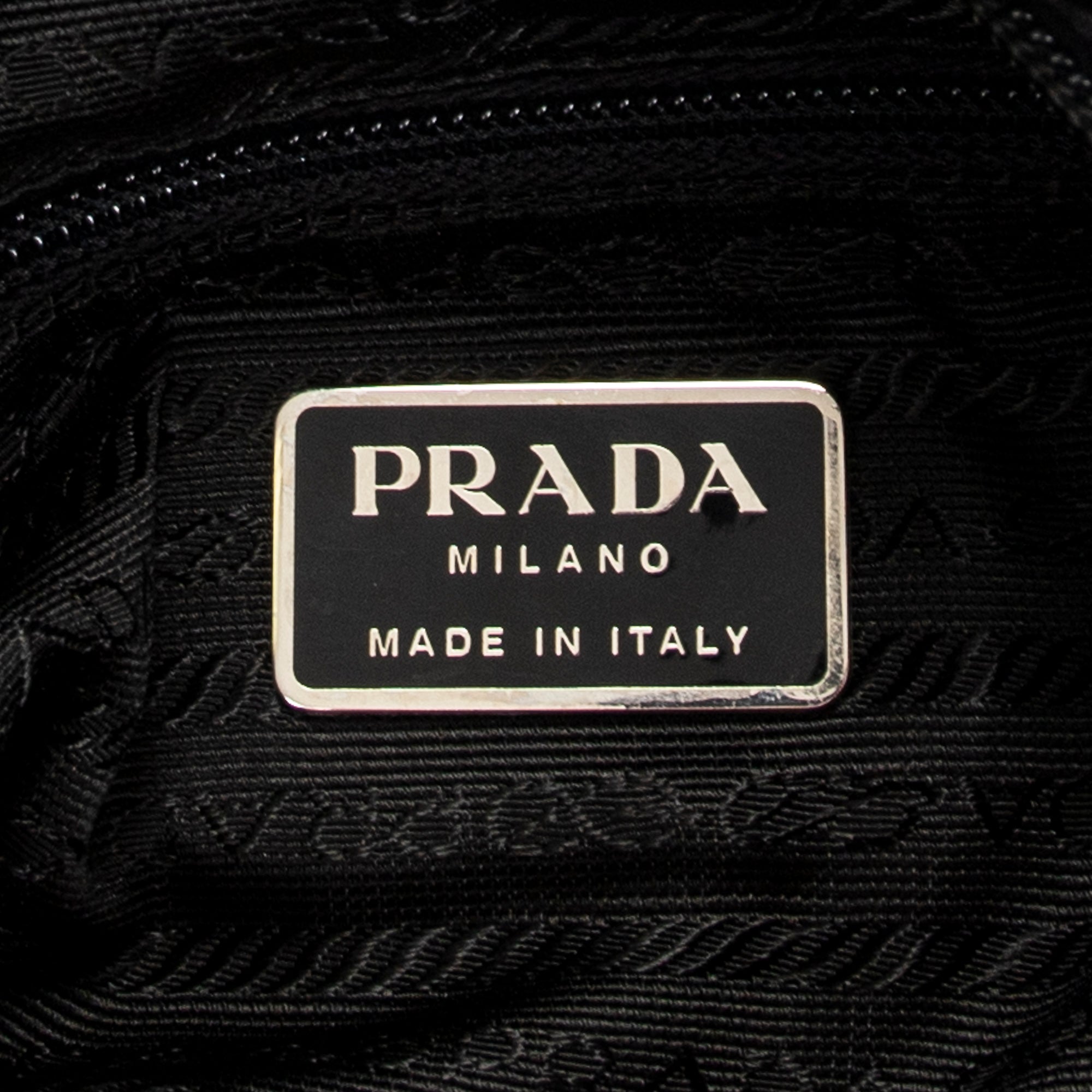 Prada - Sac bandoulière à rabat et petite boucle - Noir
