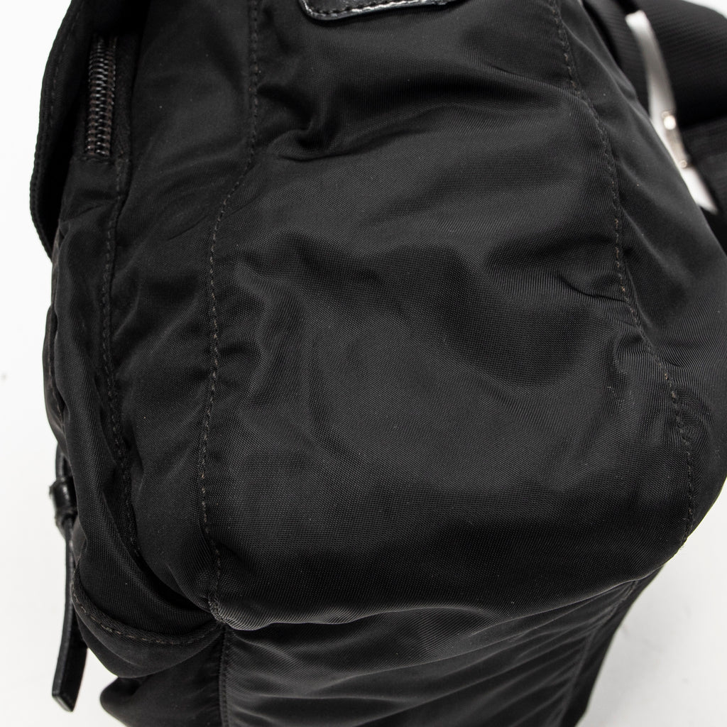 Bolso de hombro con solapa pequeña tipo mensajero de lona de nailon negra