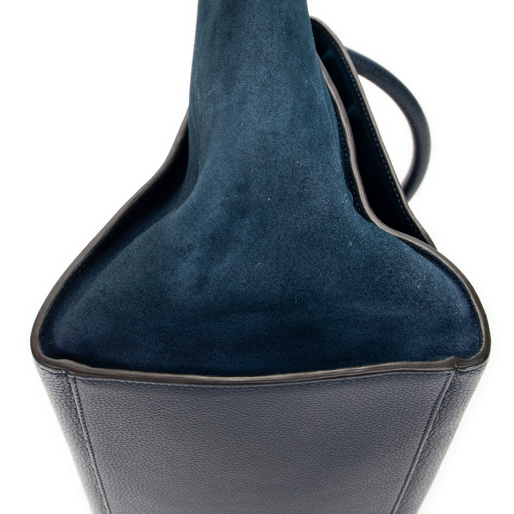 Shoulder Bag Medium Trapeze Navy Grained Calfskin Leather