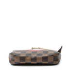 Minibolsa Pochette Accessoires Damier Ebene Complice Marrón