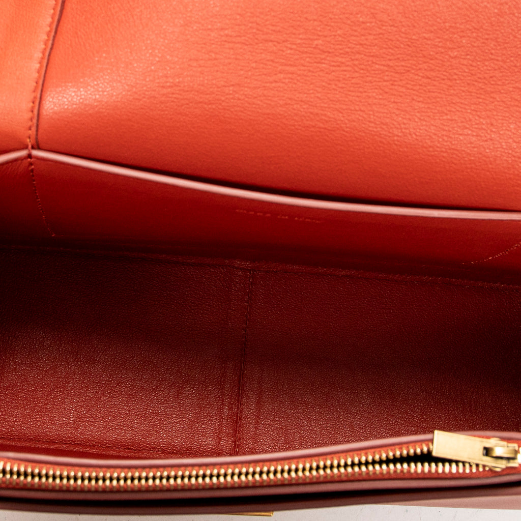 Bolso de Hombro Mediano con Marco Cruzado de Piel de Becerro Naranja