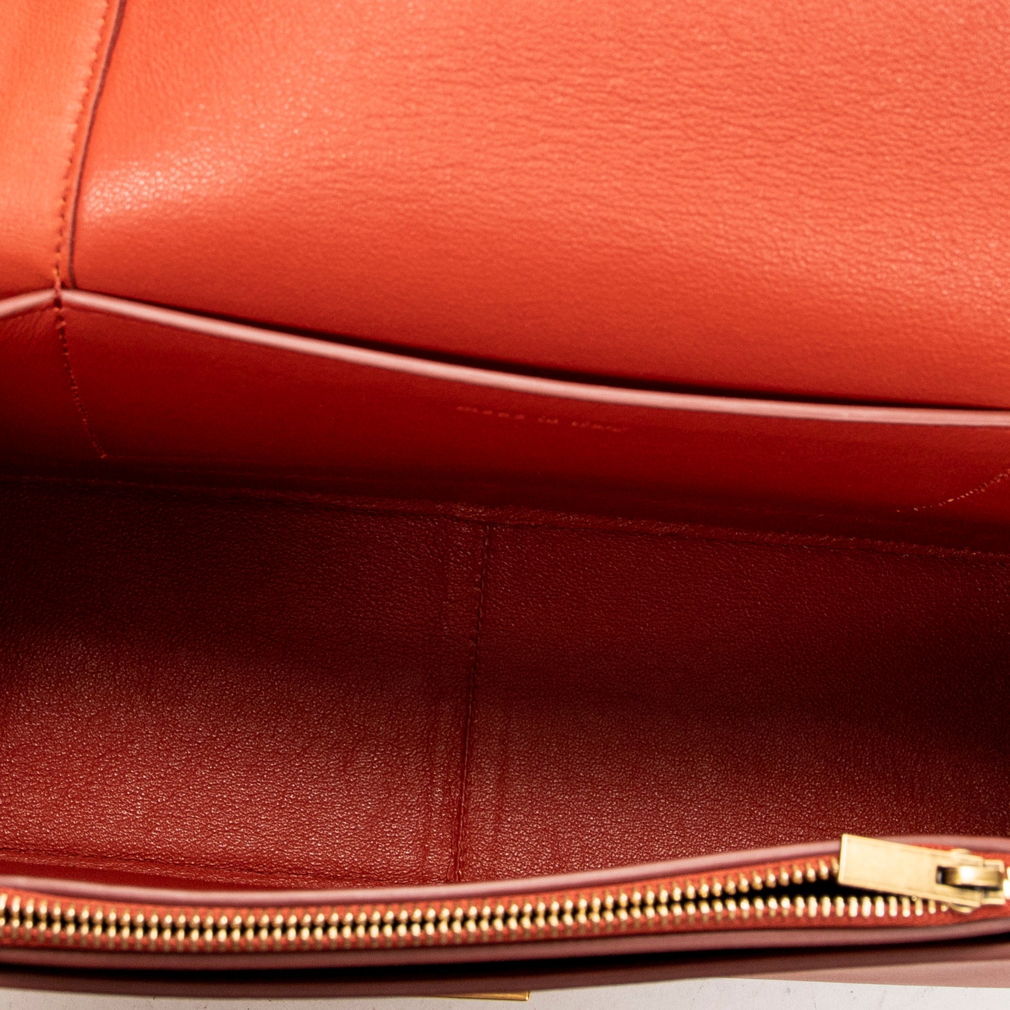 Bolso de Hombro Mediano con Marco Cruzado de Piel de Becerro Naranja