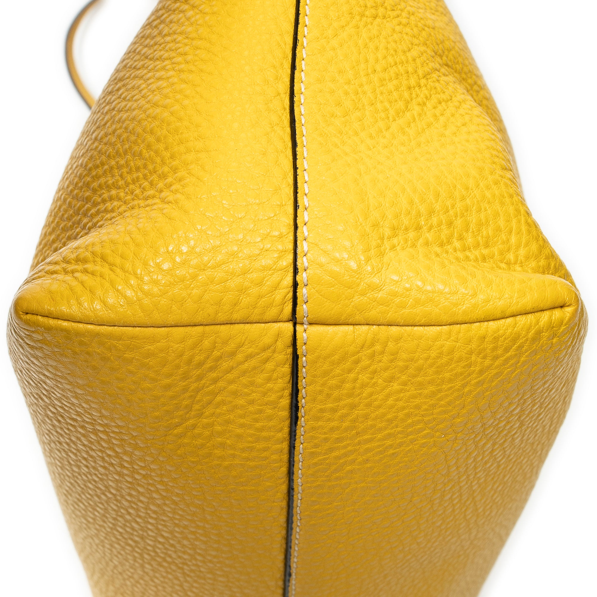 Bolso de hombro convertible con cremallera, piel Vitello Daino, amarillo