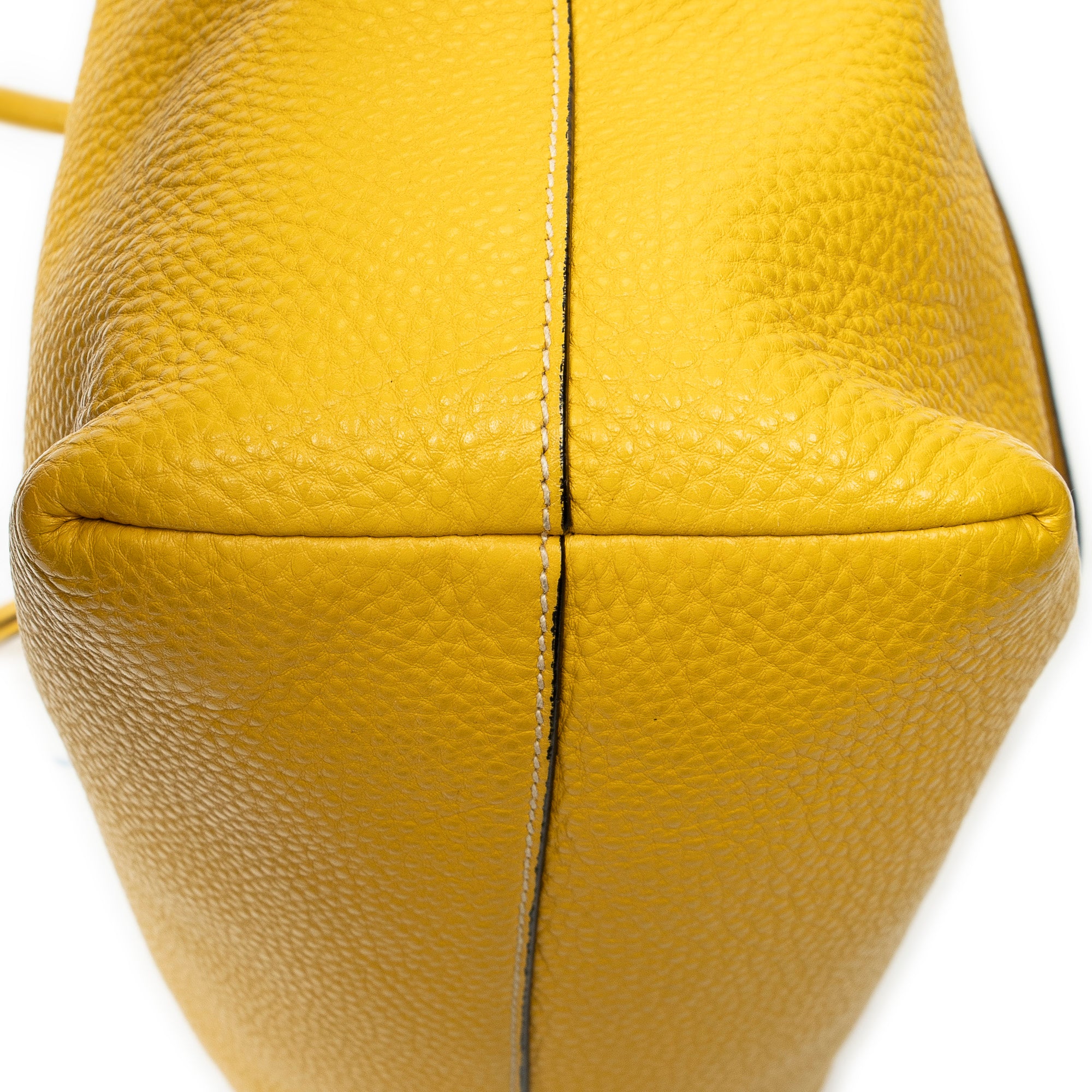 Bolso de hombro convertible con cremallera, piel Vitello Daino, amarillo