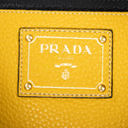 Bolso de hombro convertible con cremallera, piel Vitello Daino, amarillo