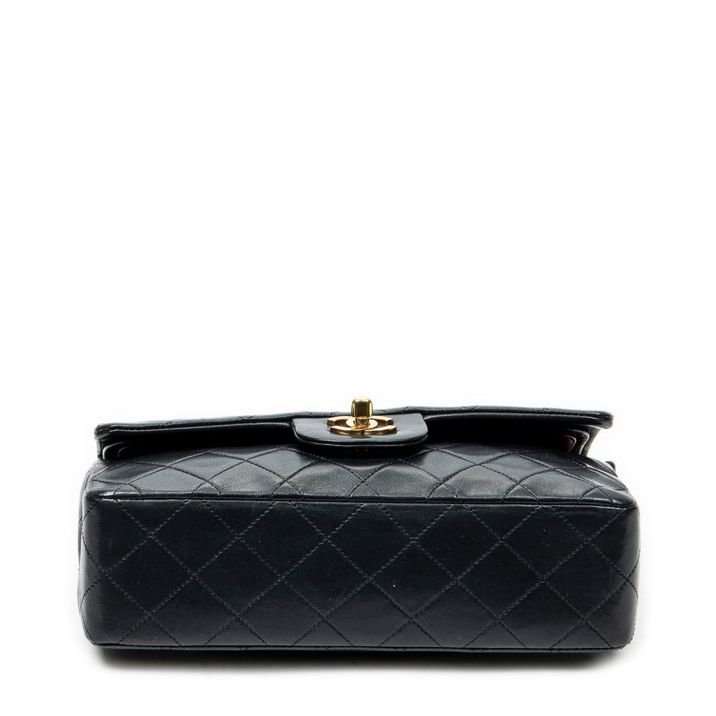 Bolso de Hombro Clásico Double Flap 23 Piel de Cordero Acolchada Negra