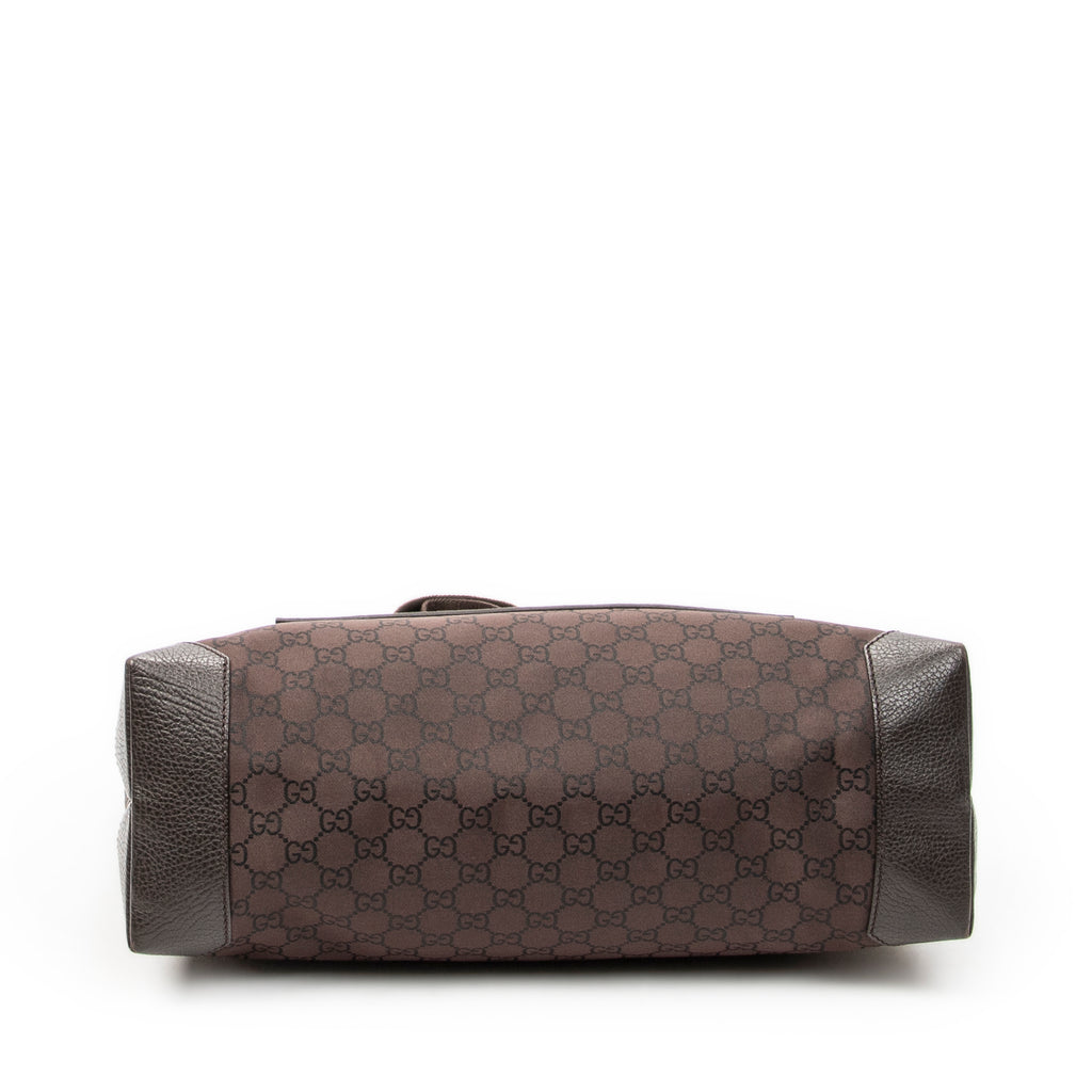 Bolso de hombro mediano con bolsillo frontal, estilo tote, lona de nailon monograma marrón oscuro