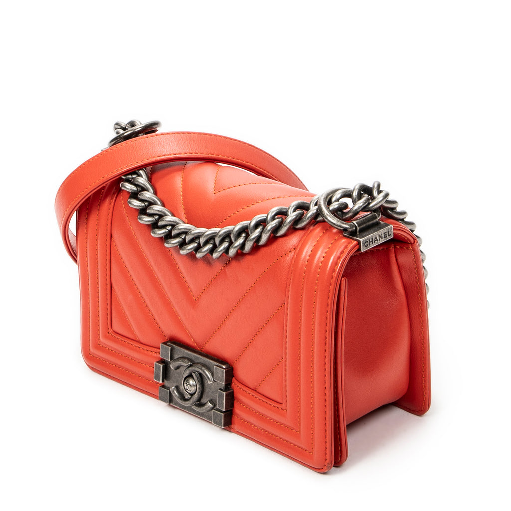Bolso de hombro niño pequeño naranja piel de cordero acolchada chevron