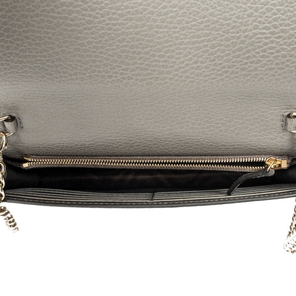 Sac Bandoulière Betty Chain Wallet Cuir de Veau Grainé Gris