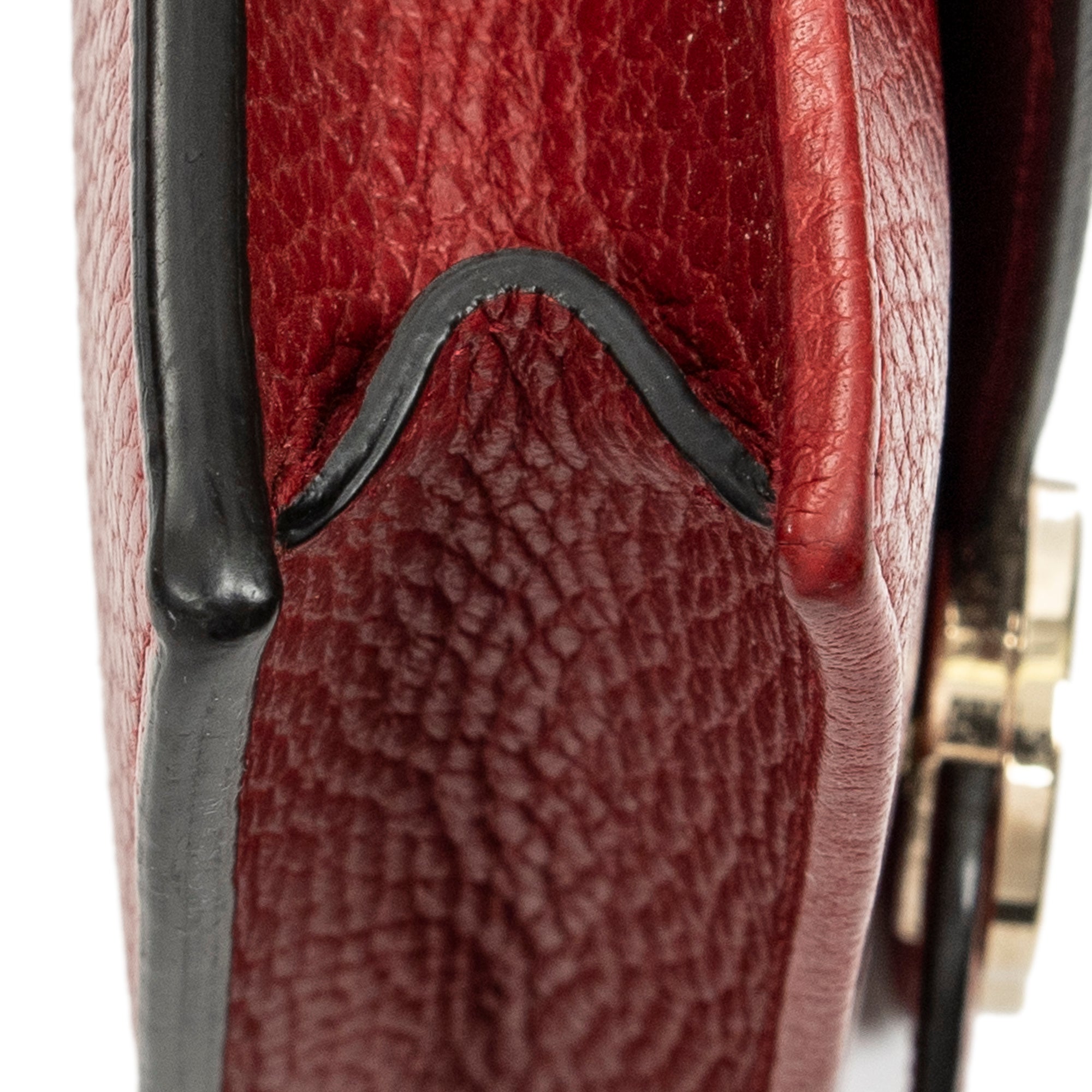 Shoulder Bag Interlocking G Chain Wallet Red Grained Calfskin Leather