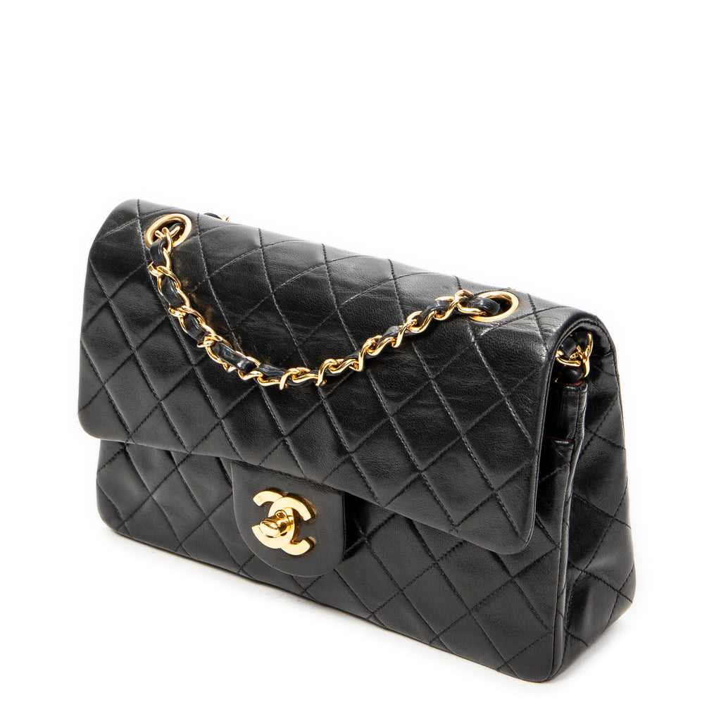 Shoulder Bag Classic Double Flap 23 Black Quilted Lambskin Leather