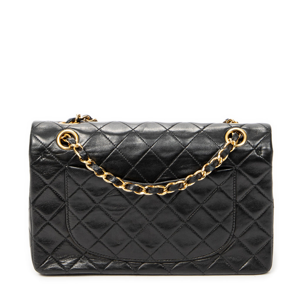 Shoulder Bag Classic Double Flap 23 Black Quilted Lambskin Leather