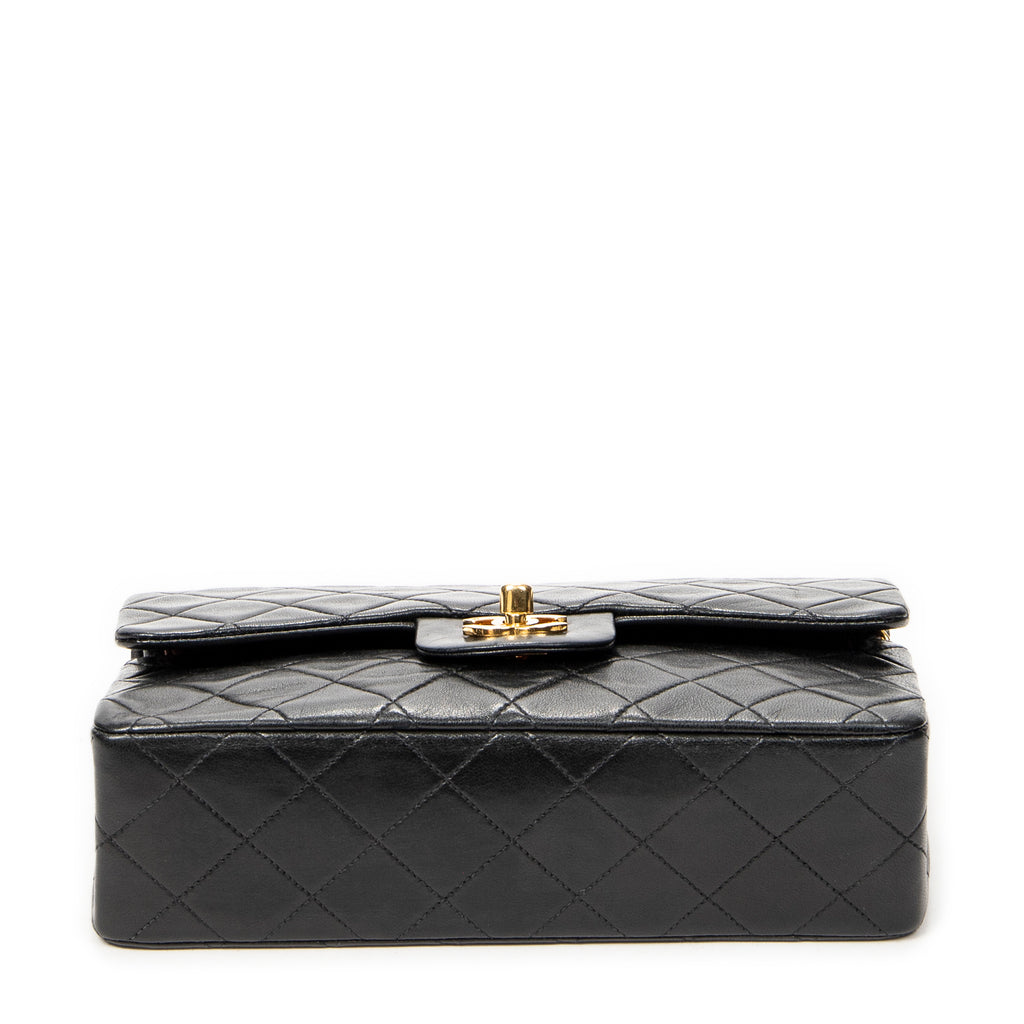 Shoulder Bag Classic Double Flap 23 Black Quilted Lambskin Leather