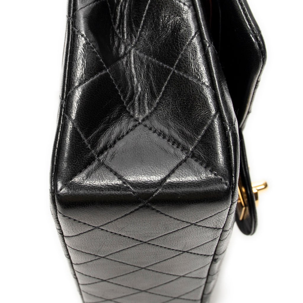 Shoulder Bag Classic Double Flap 23 Black Quilted Lambskin Leather