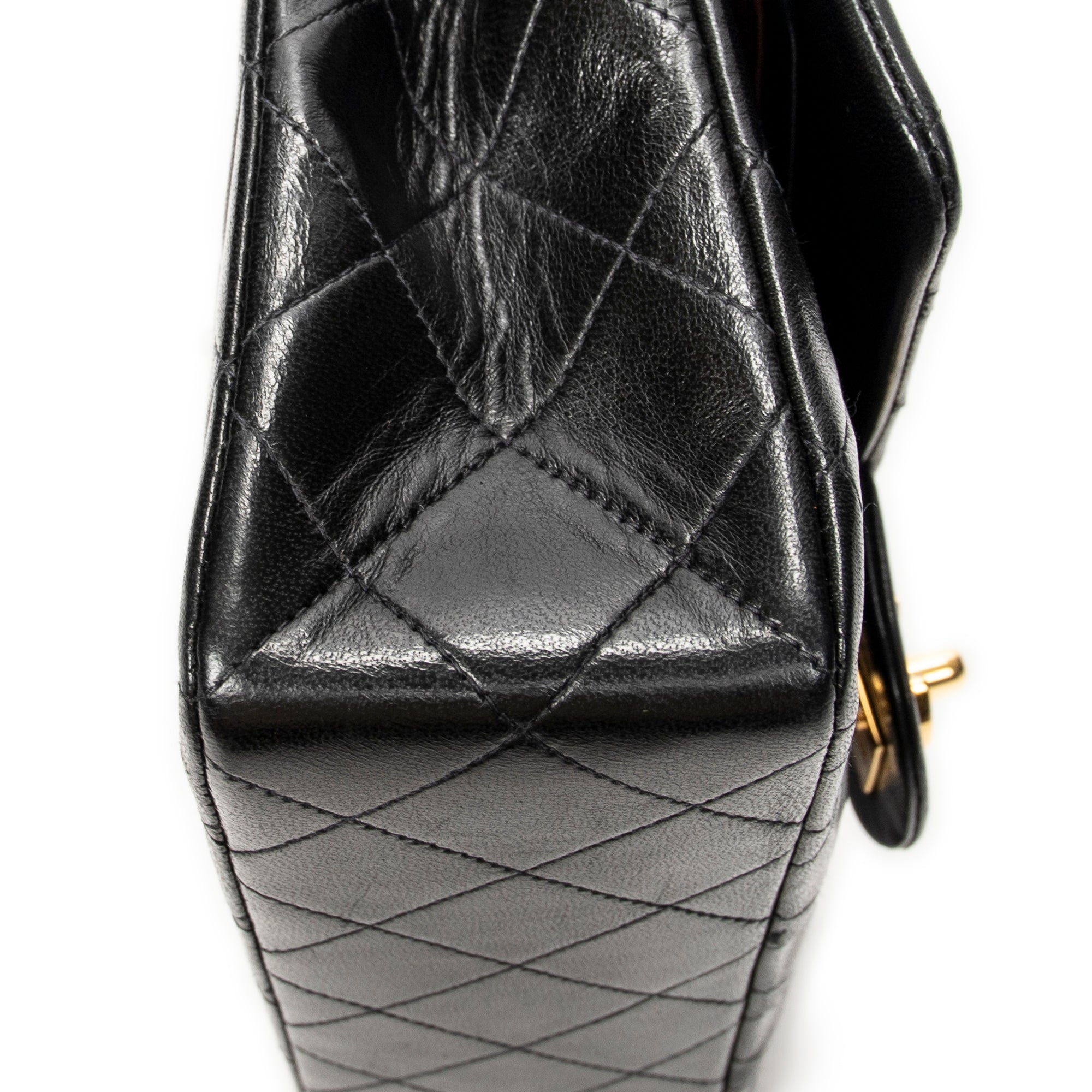 Shoulder Bag Classic Double Flap 23 Black Quilted Lambskin Leather