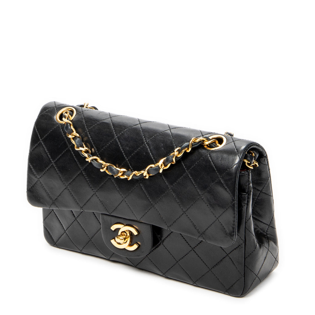 Shoulder Bag Classic Double Flap 23 Black Quilted Lambskin Leather