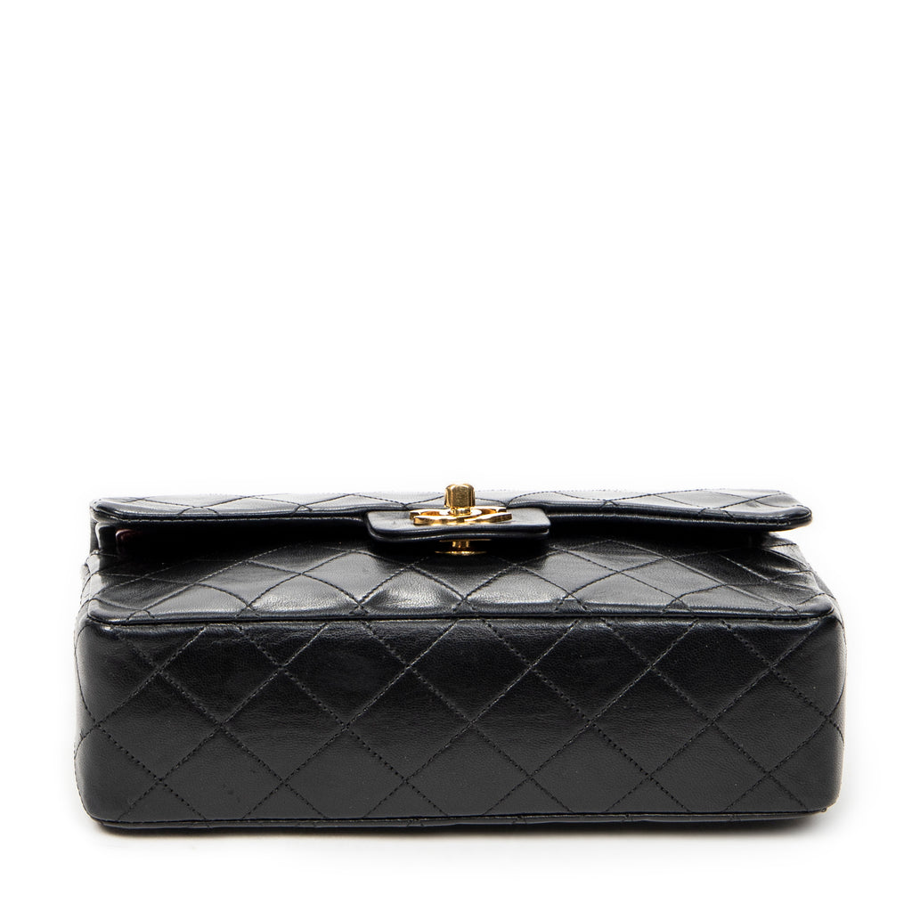 Bolso de Hombro Clásico Double Flap 23 Piel de Cordero Acolchada Negra