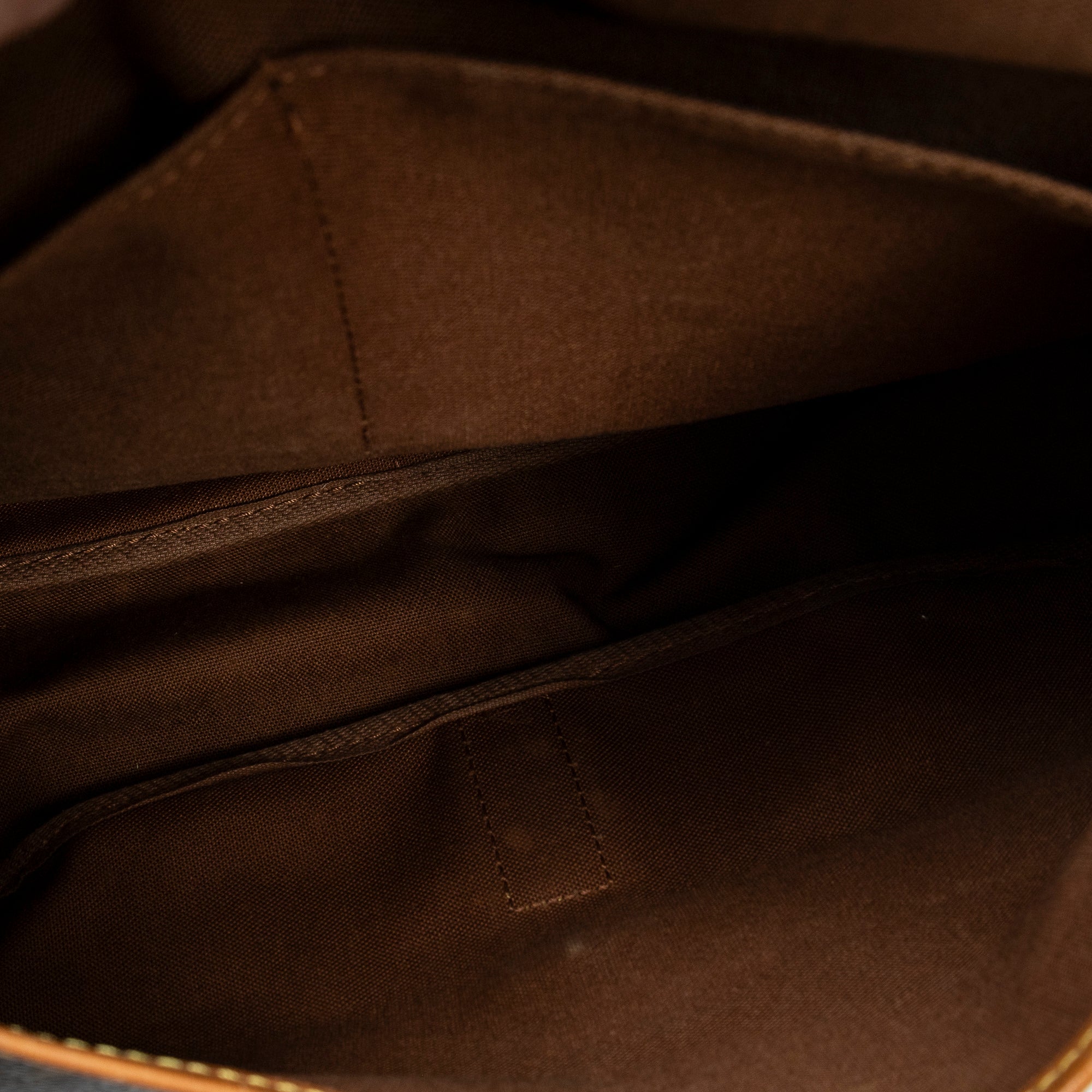Sac bandoulière Saumur GM en toile Monogram marron