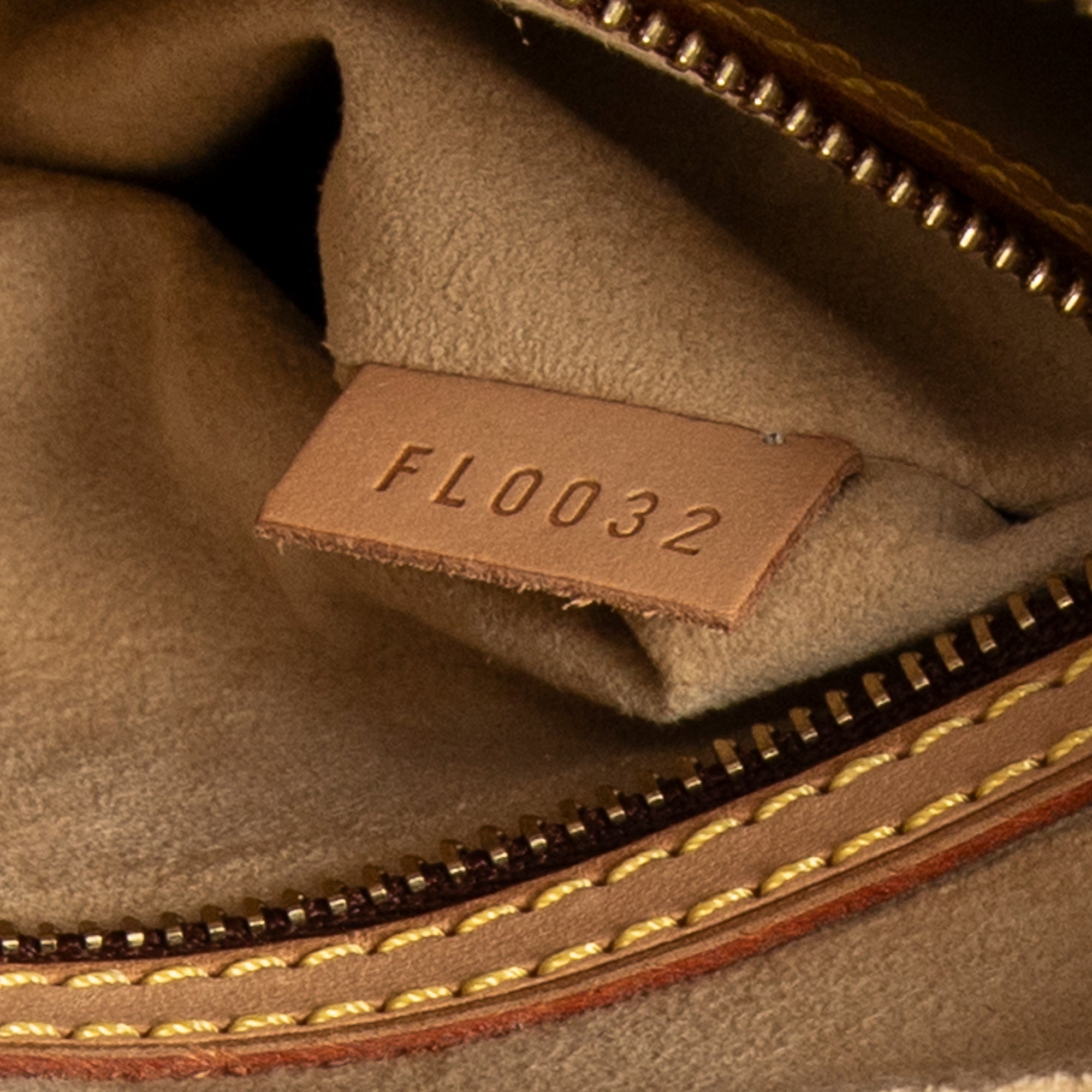 Shoulder Bag Looping MM Brown Monogram Canvas