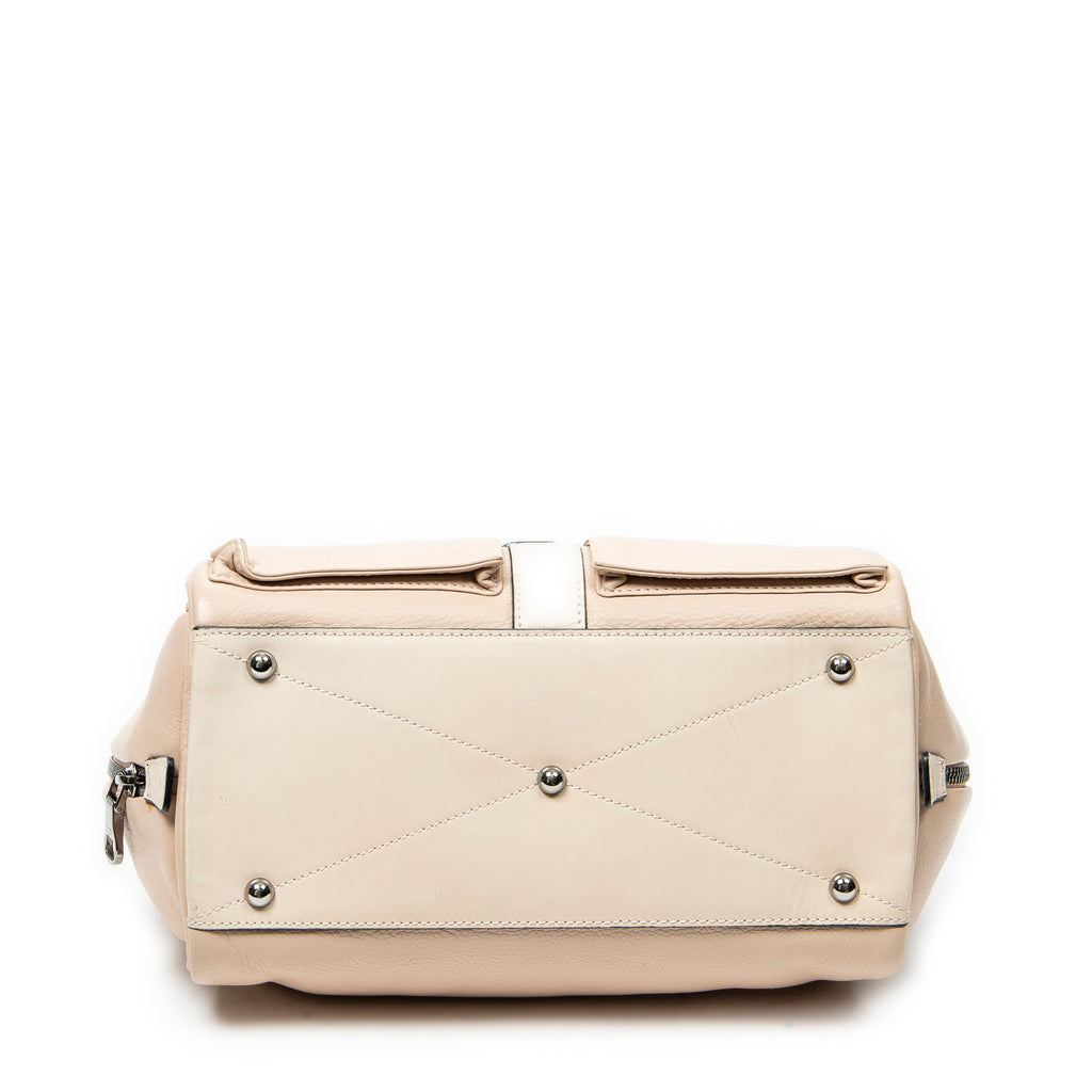 Shoulder Bag Lola 26 Light Pink Grained Calfskin Leather