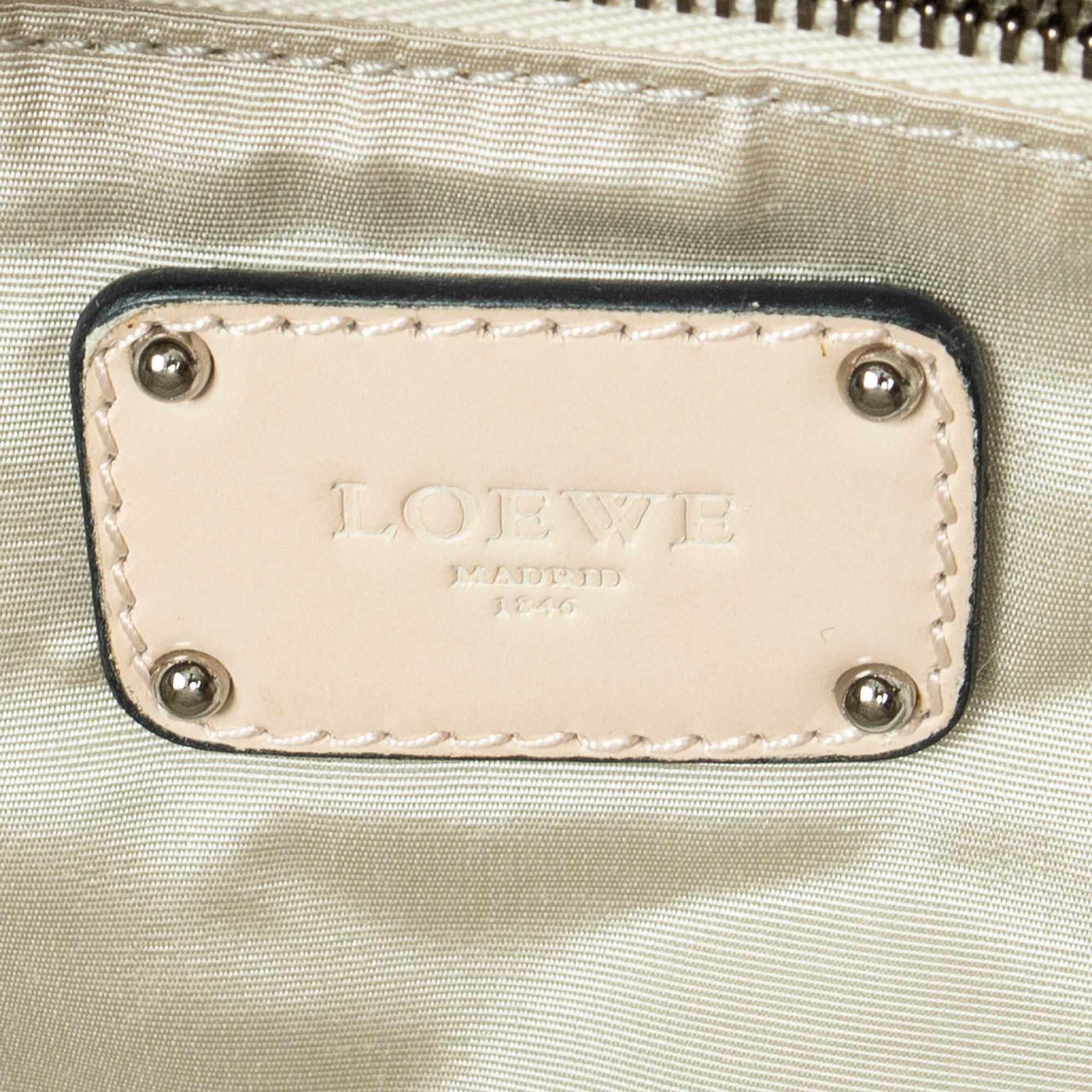 Shoulder Bag Lola 26 Light Pink Grained Calfskin Leather