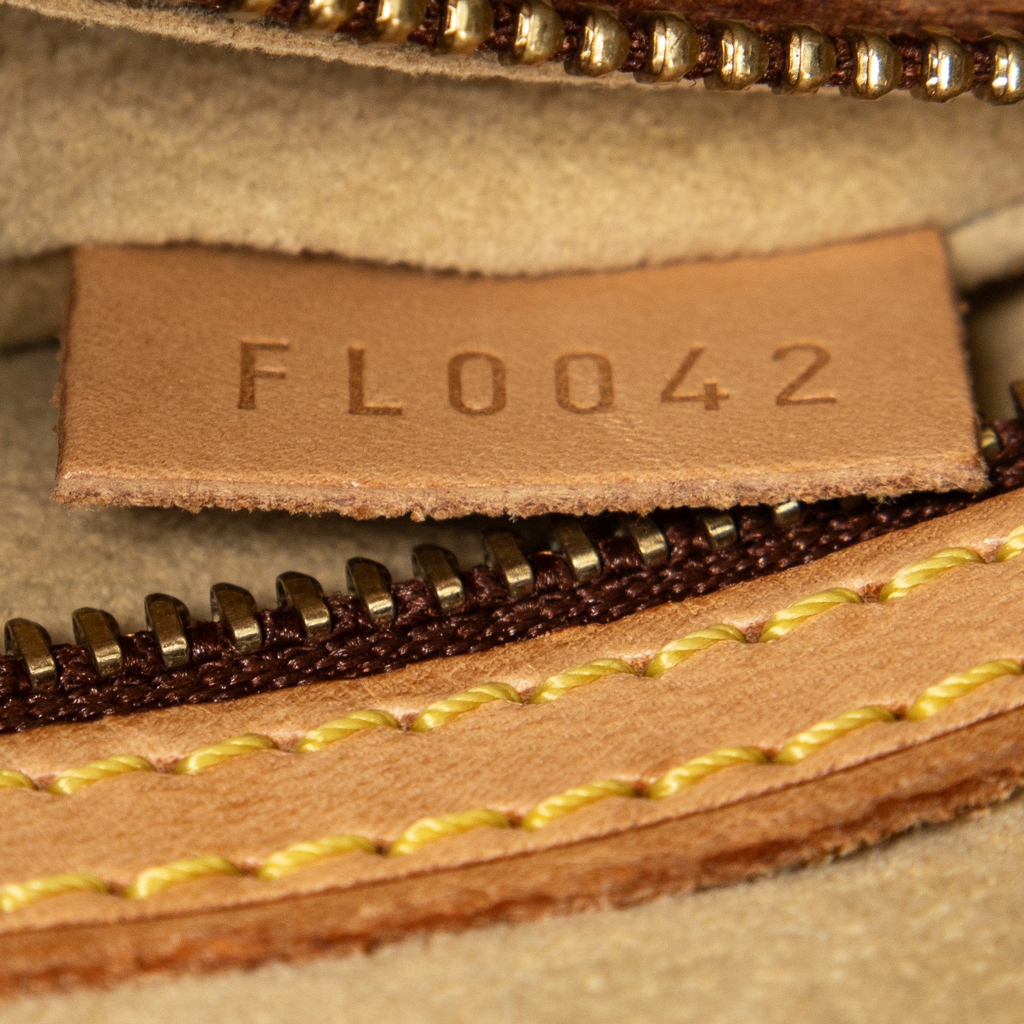 Shoulder Bag Looping MM Brown Monogram Canvas
