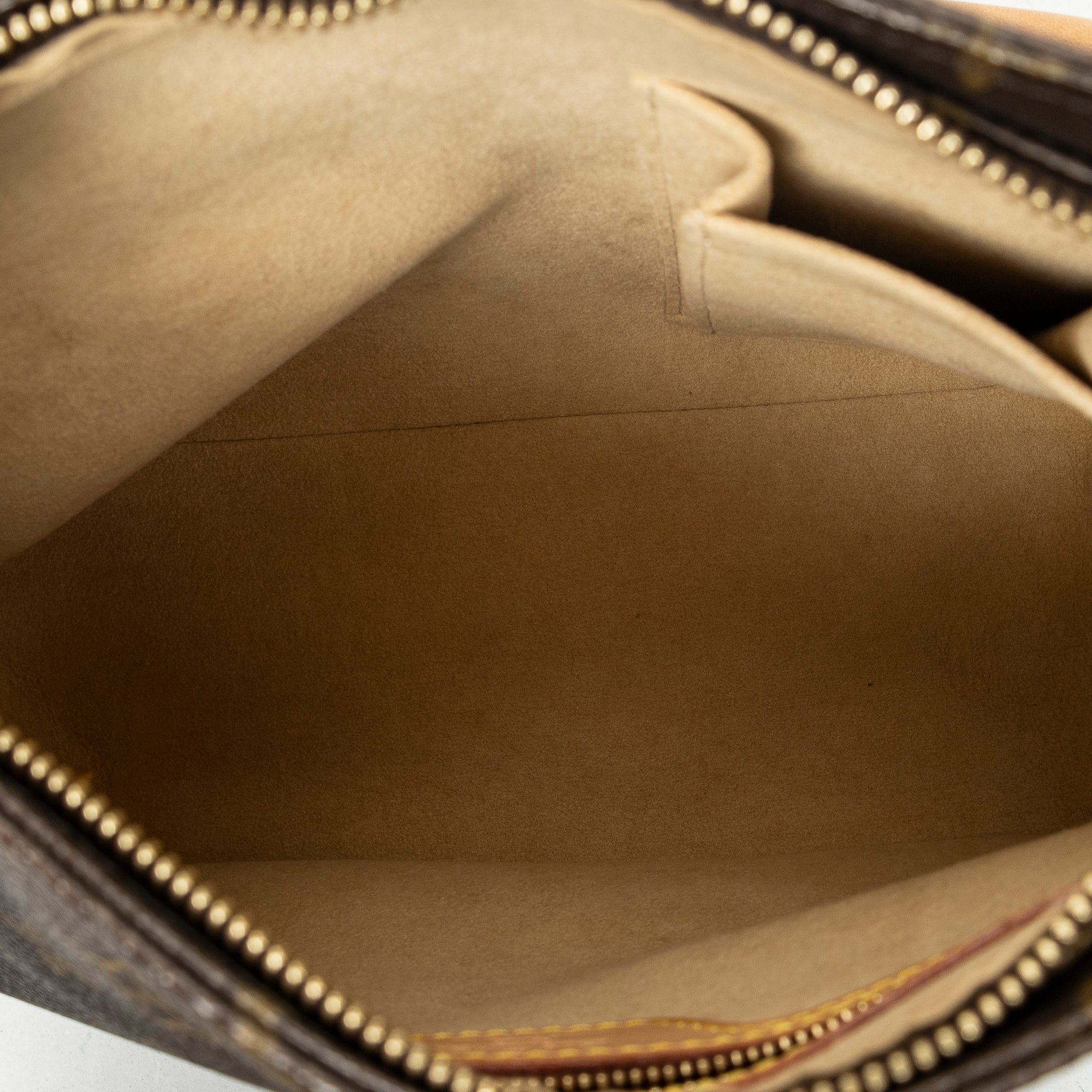 Shoulder Bag Looping MM Brown Monogram Canvas