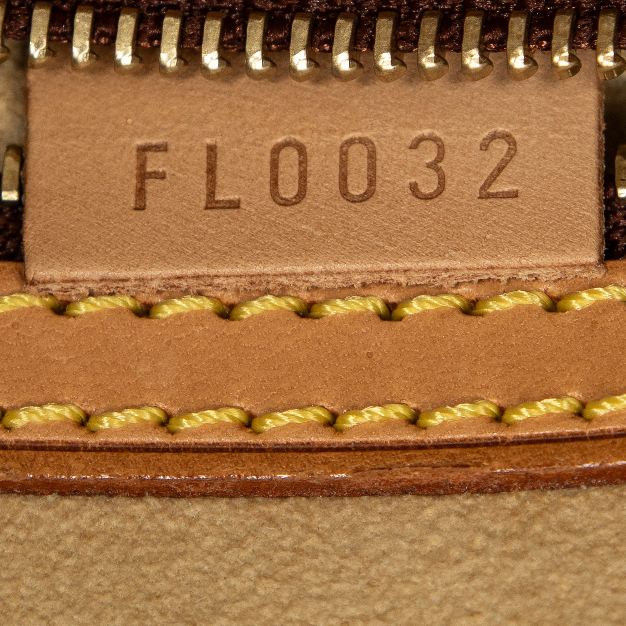 Shoulder Bag Looping MM Brown Monogram Canvas