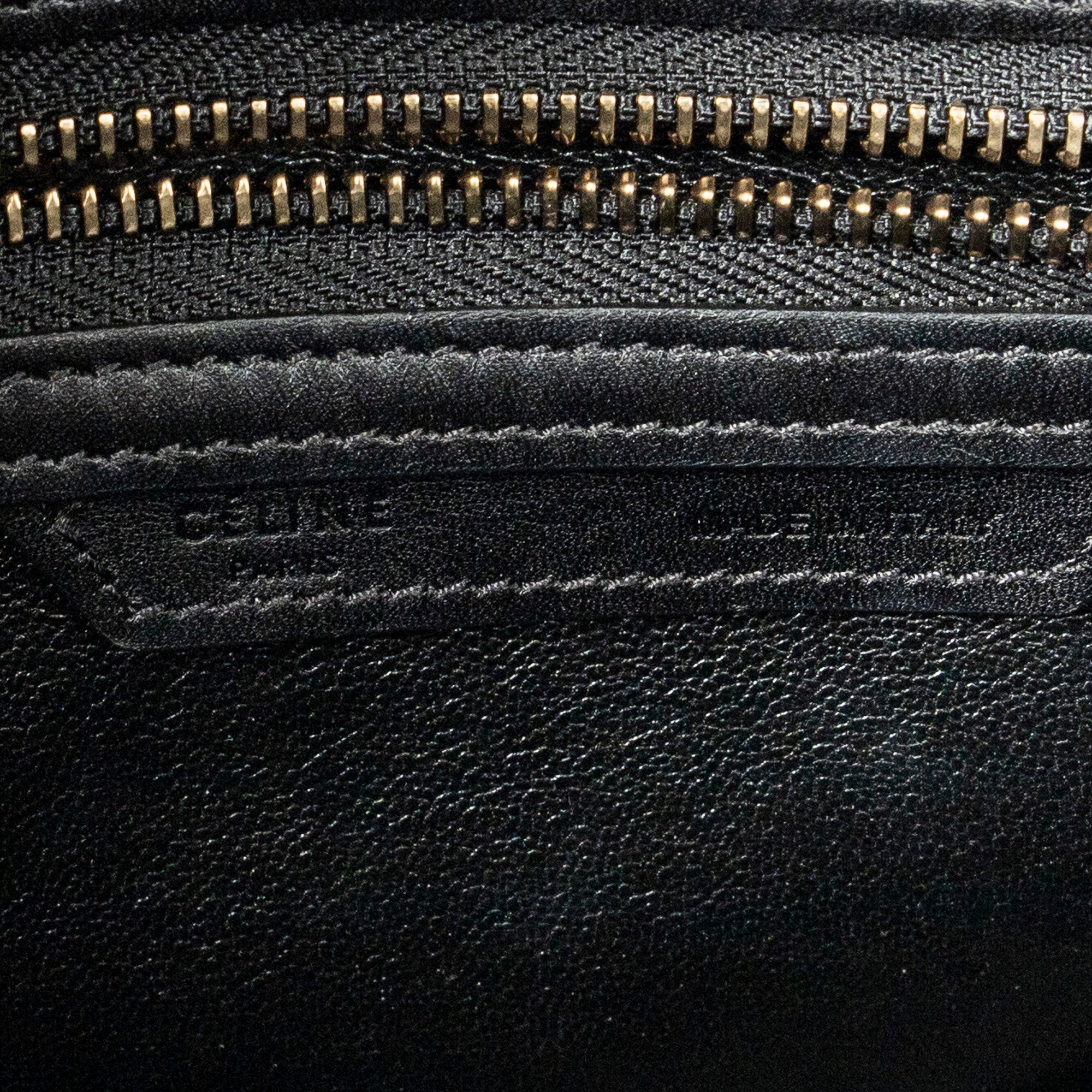 Sac bandoulière Micro Luggage en cuir de veau grainé bleu