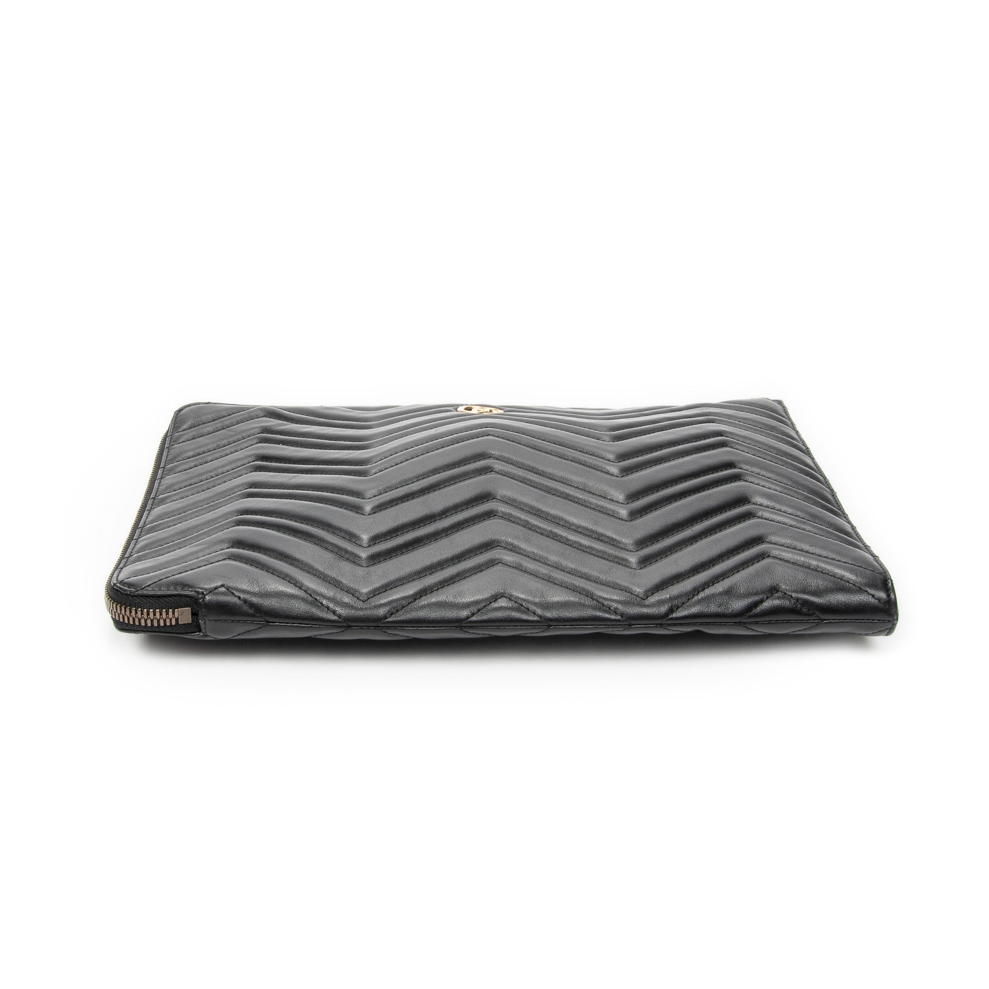 Handbag GG Marmont Zip Clutch Black Quilted Chevron Leather