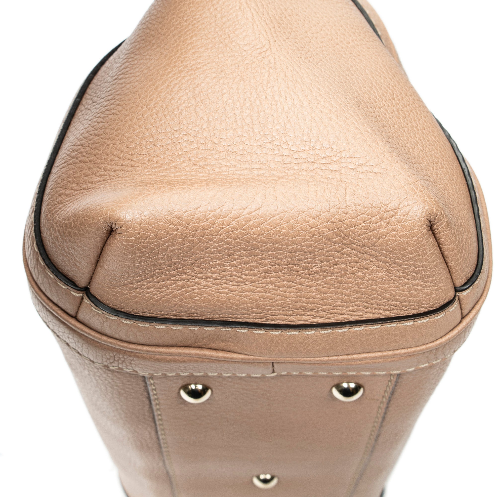 Bolso de hombro con borla de bambú y cremallera de piel de becerro rosa
