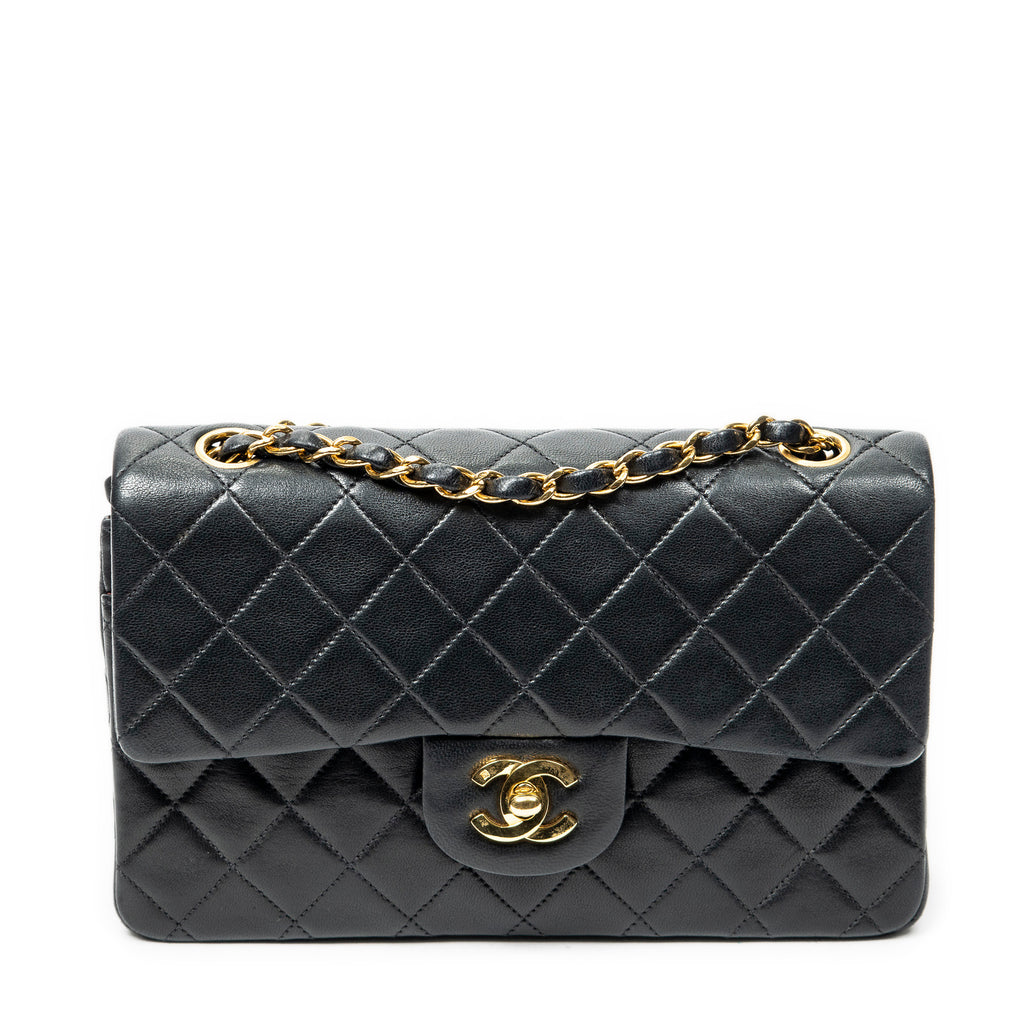 Shoulder Bag Classic Double Flap 23 Black Quilted Lambskin Leather