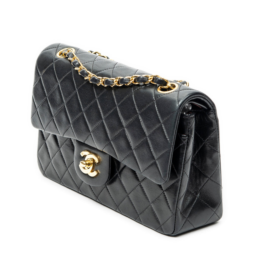 Shoulder Bag Classic Double Flap 23 Black Quilted Lambskin Leather
