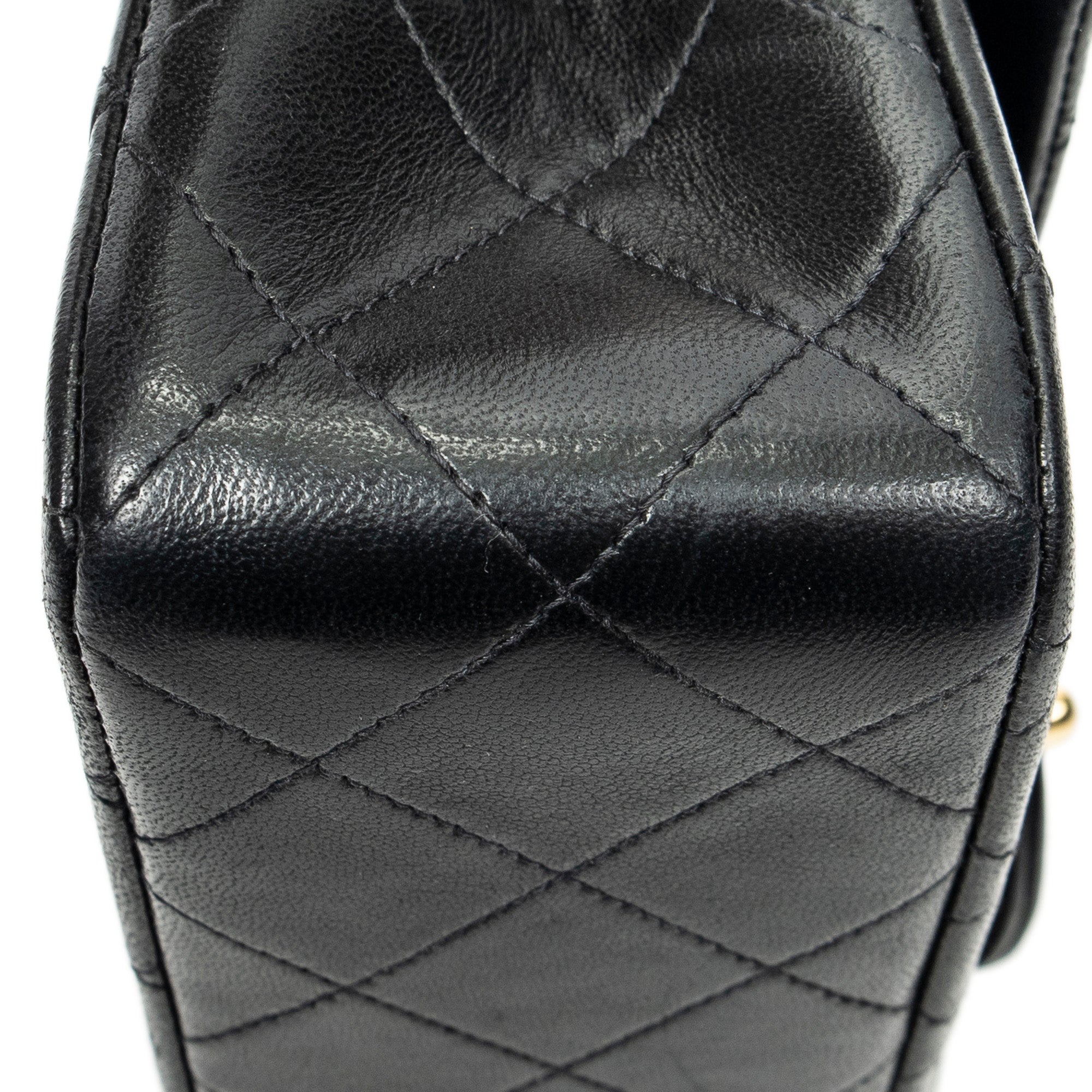 Shoulder Bag Classic Double Flap 23 Black Quilted Lambskin Leather